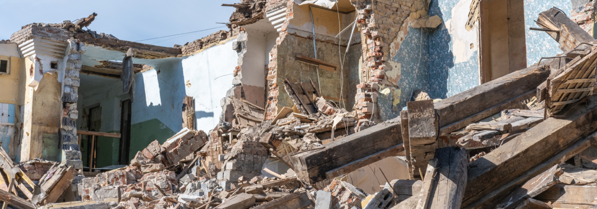 Ruines de maison bâtie sur un sol instable